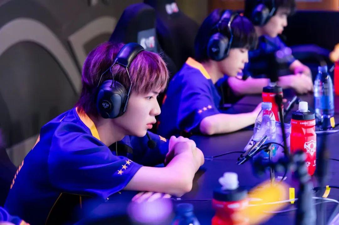 罗克选择以 罗克选择以