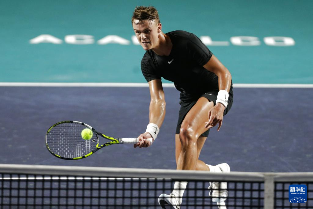 一方面维持 一方面维持